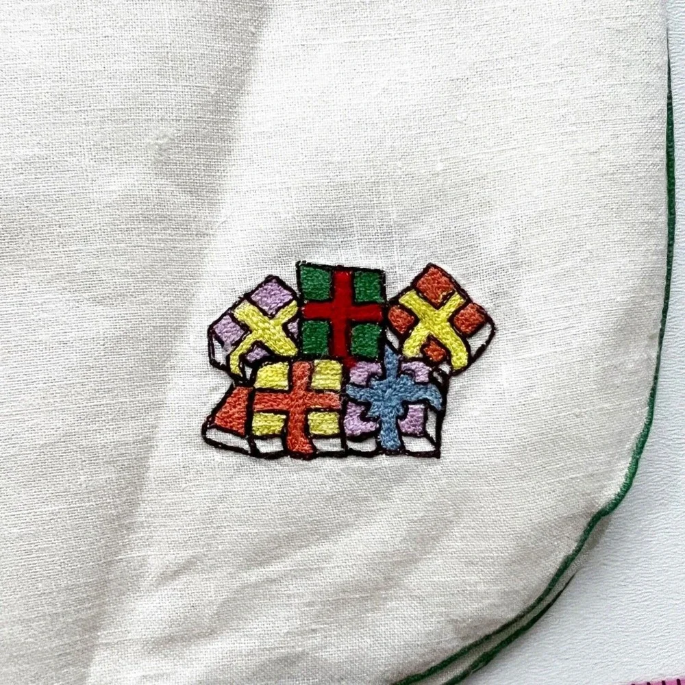 Vtg JABARA 8 pc Linen Placemat Napkin Set Embroidered Christmas Tree Presents